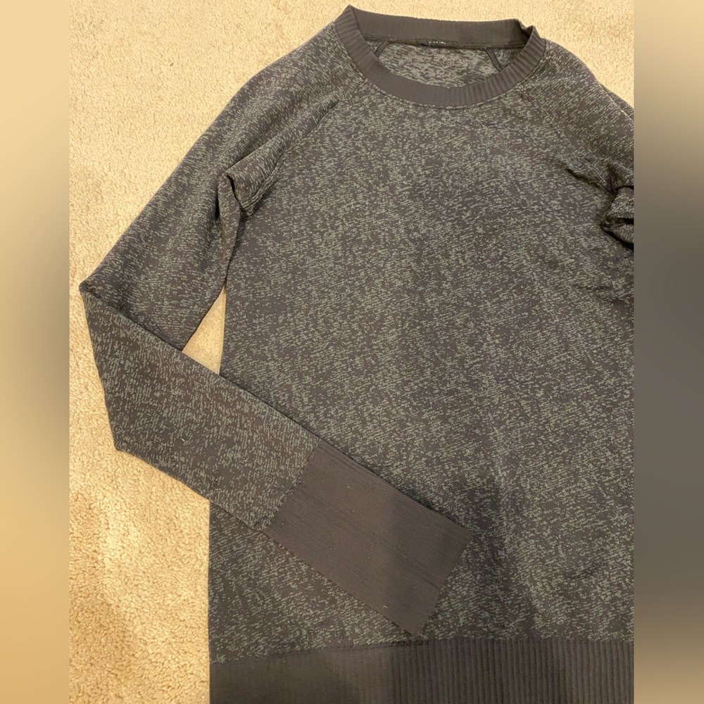 Lulu Lemon Athletica long sleeve base layer workout top size S